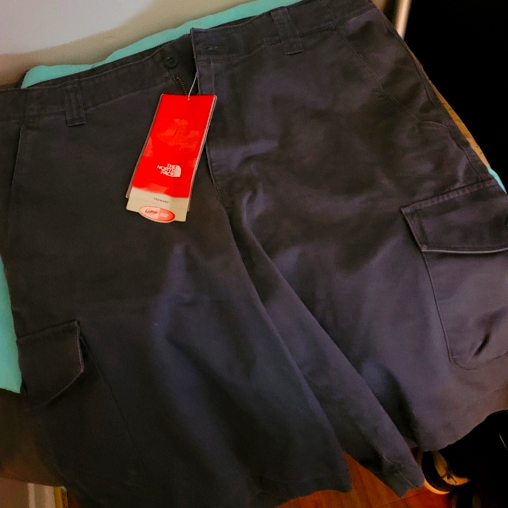 North face men's cargo shorts 34 waist asphalt grey
